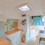 aménagement de fourgon L3H2 bois et blanc façon