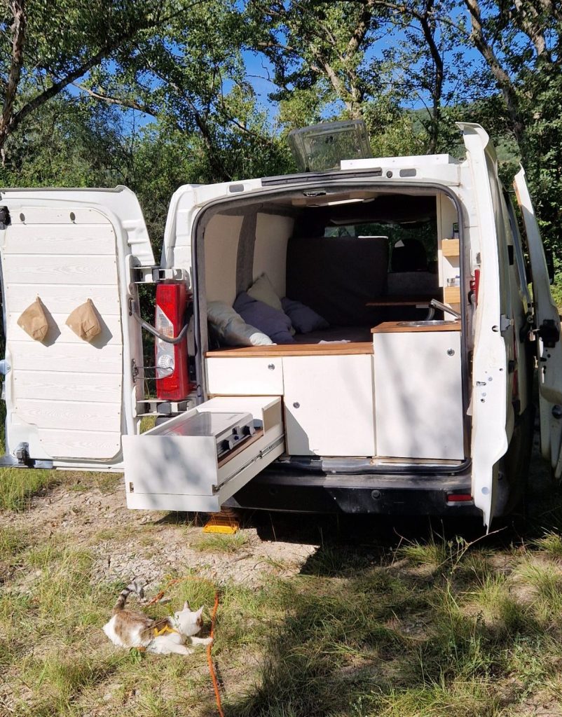 fourgon aménagé jumpy cuisine extérieur en tiroir