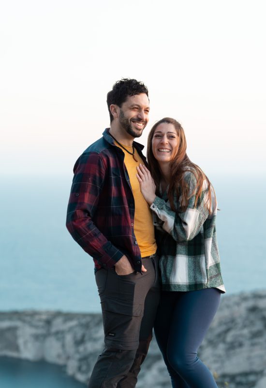 couple de voyageur en fourgon aménagé