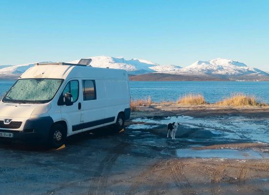 fourgon panneau solaire hiver norvège