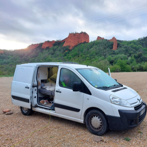 van-aménagé-parking-las-medulas
