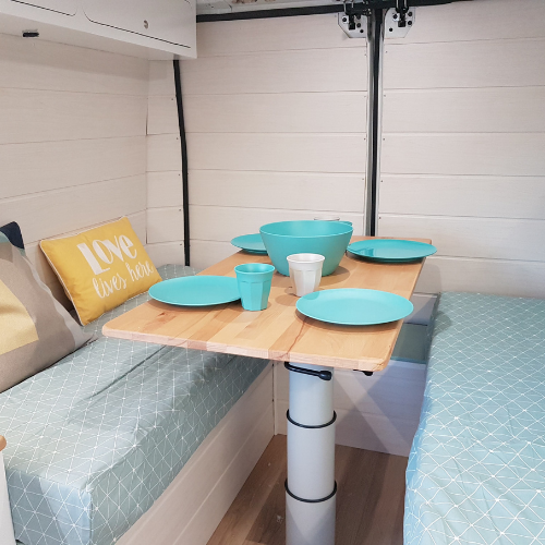 banquette et grande table repas fourgon