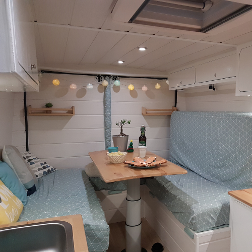 coin repas dans un fourgon L3H2