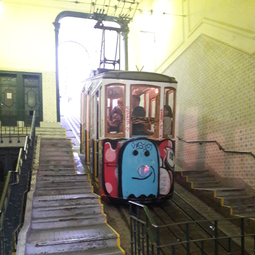 funiculaire vieille ville lisbonne