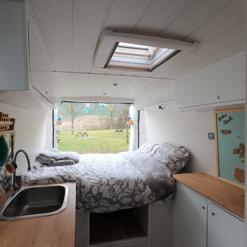 lit dans van aménagé L3H2