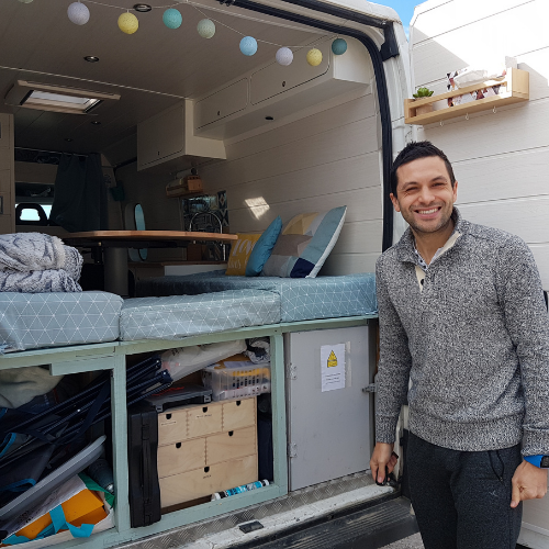 rangements sous banquettes dans un van