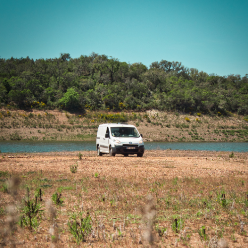 van sur plage portugal