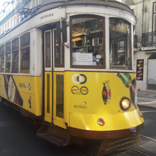 tram jaune lisbonne
