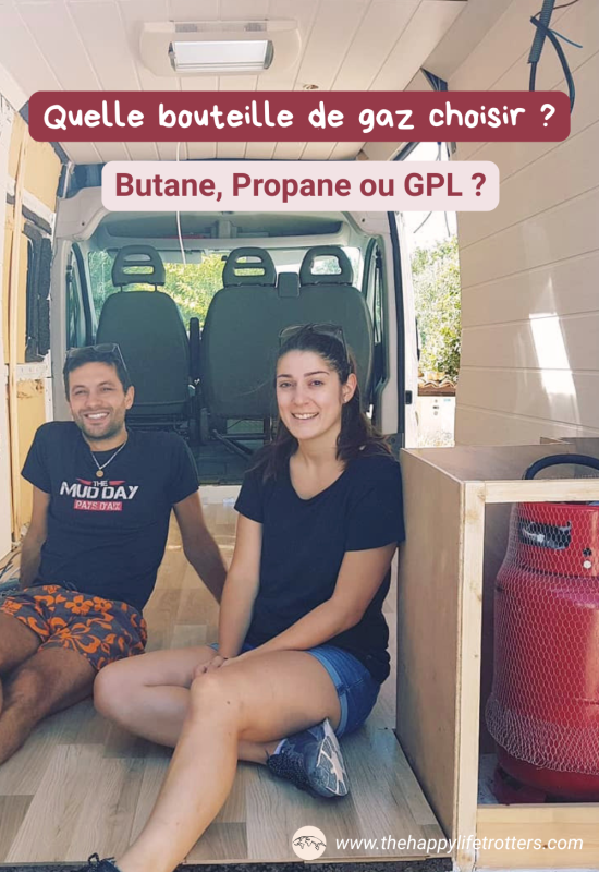 couple qui aménagé un van à l'étape du circuit gaz