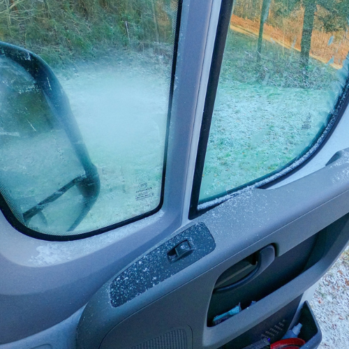 van aménagé hiver gelé